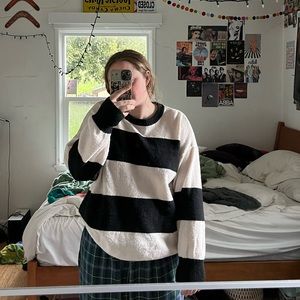 Striped cozy black and white sweater oversized